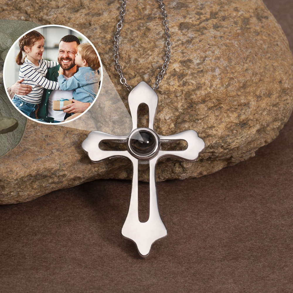 Collier personnalisé de projection de photo de croix des hommes avec  l'image à l'intérieur du cadeau pour le papa 