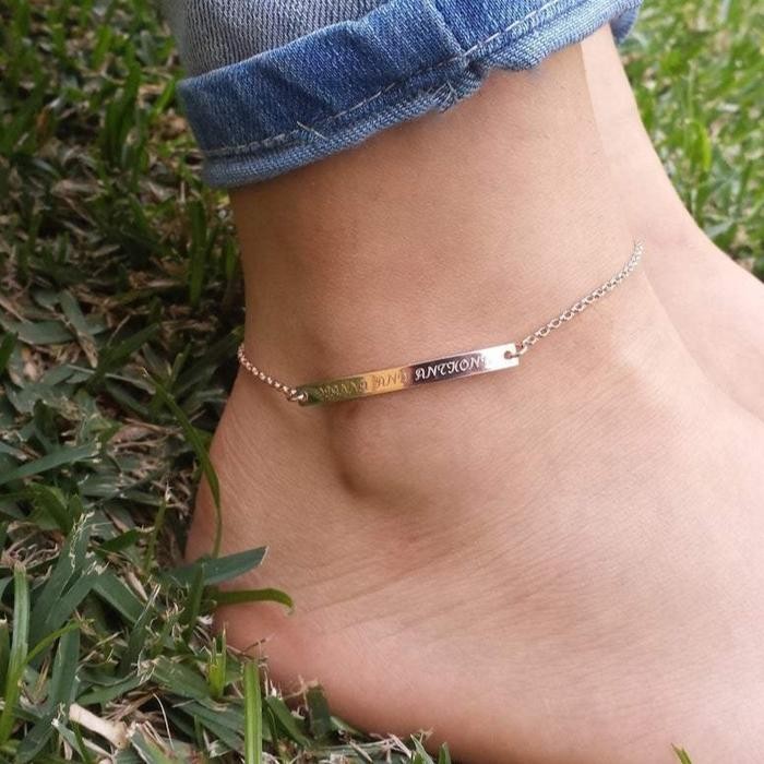 Bracelet de cheville personnalisé avec barre gravée réglable