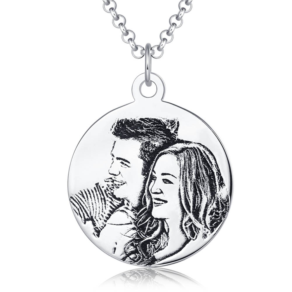 Personnalisez le collier rond avec étiquette gravée photo pour femme