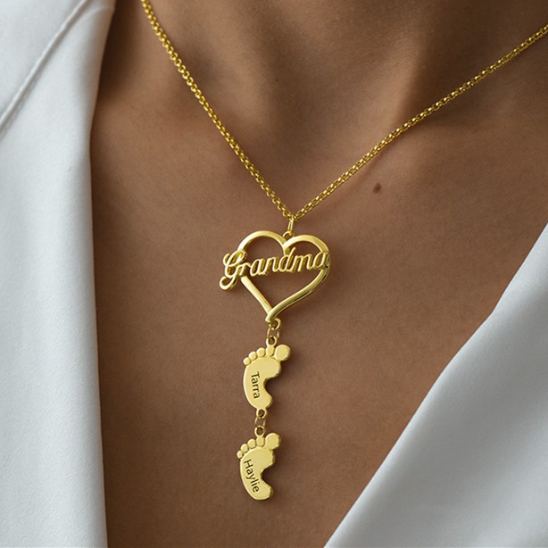 Collier maman personnalisé avec pendentifs pieds de bébé 1-10