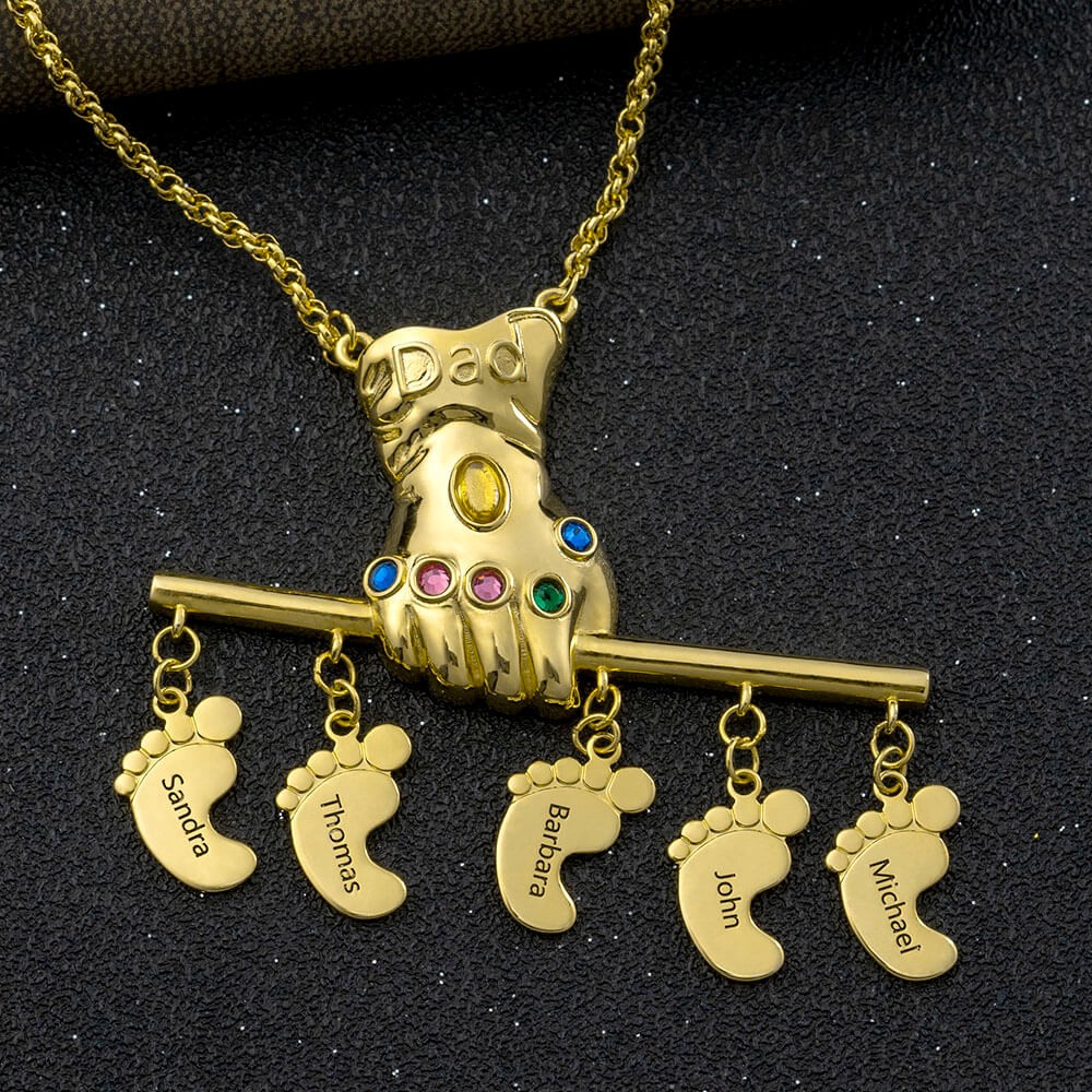 Collier personnalisé de nom de gant de Thanos avec des pendentifs de pieds de bébé 1-10