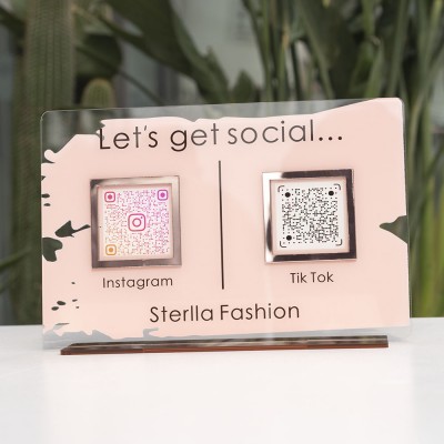 Signe de code QR multi-social Instagram Tiktok personnalisé pour Pup Up Shop