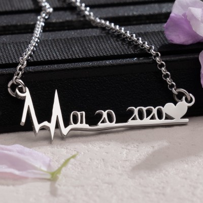 Collier de nom de pendentif de battement de coeur personnalisé Cadeaux d'anniversaire de bijoux pour son collier de nom de mode